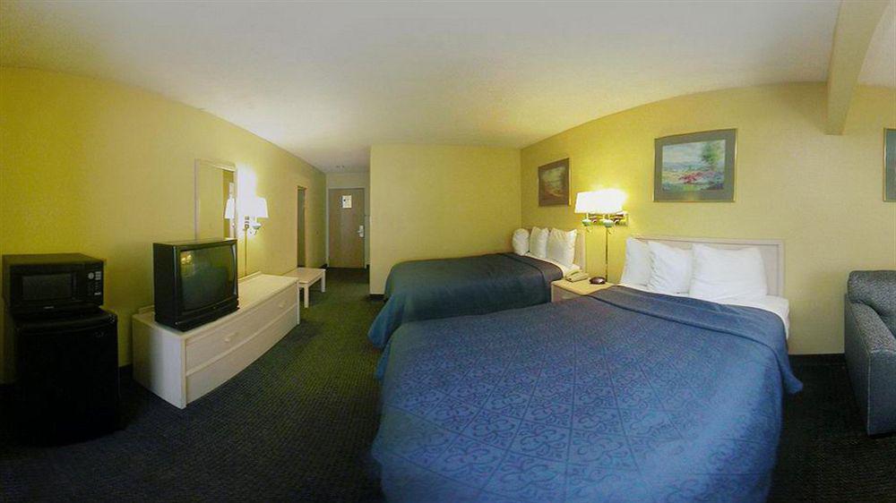 Quality Inn & Suites Grand Prairie Exterior photo